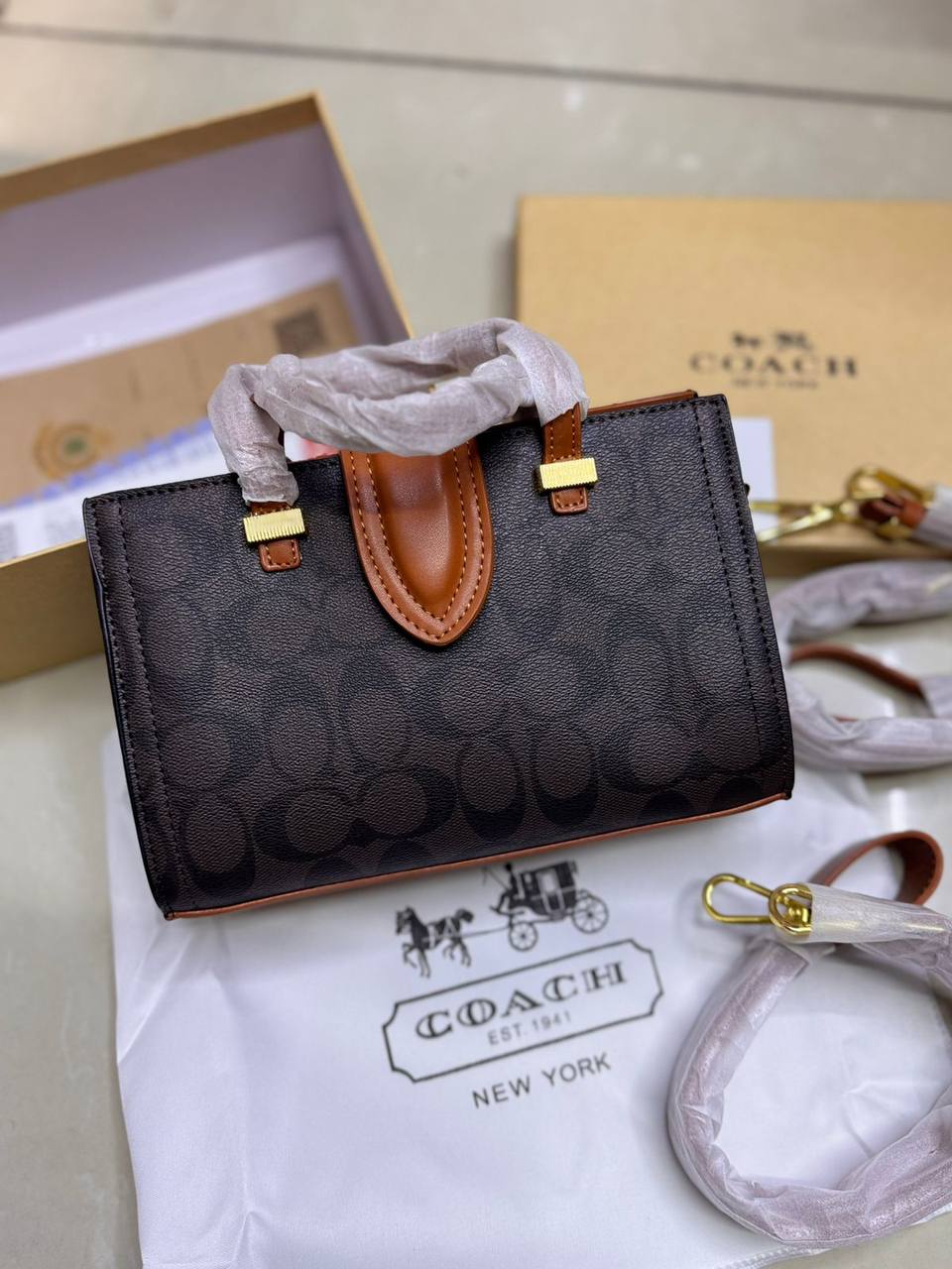 💗 Coach Grace
1️⃣ First quality
Size : 23*14 ~ 25*16.5 cm
80 dhs✅

Zain115
♥️♥️♥️