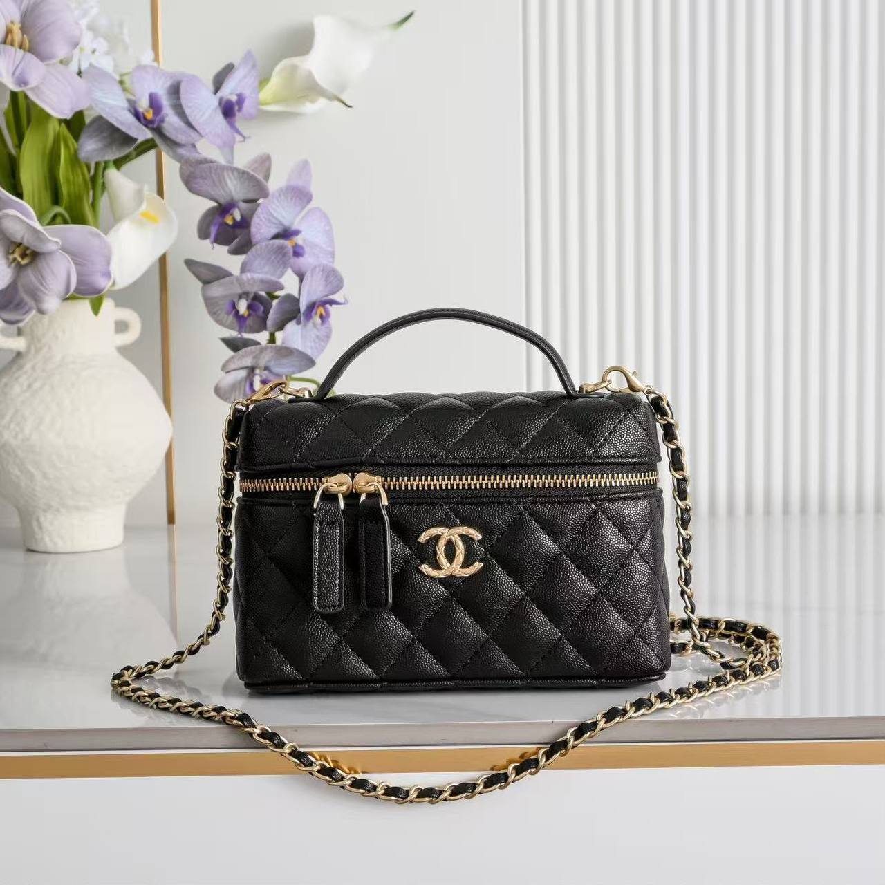 Chanel
withbox 
100 dhs🇦🇪🇦🇪

Zain143
♥️♥️♥️