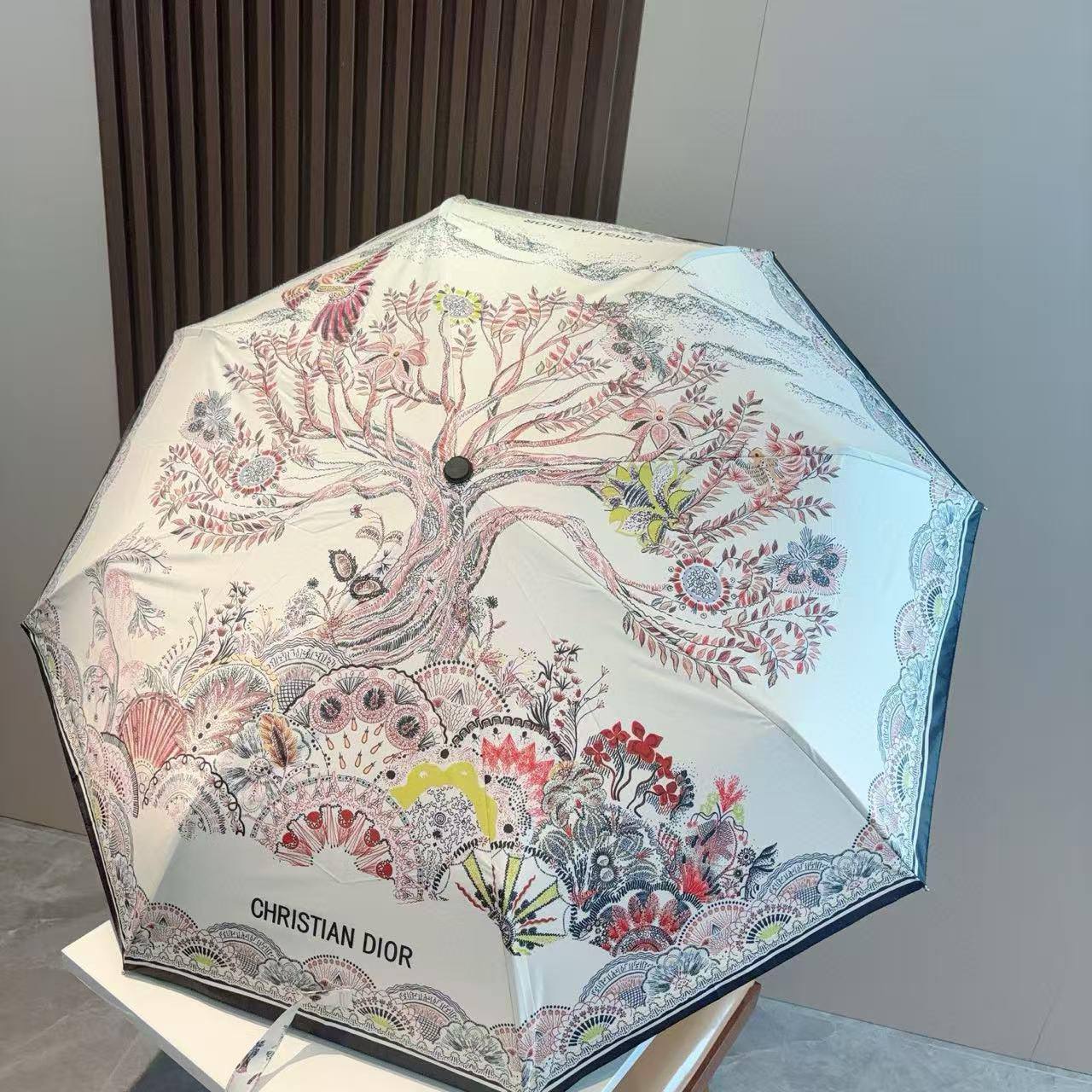 UMBRELLA ☔️*
Master quality 💯
With boxes 🗃️ 
75 dhs💓

Zain216
♥️♥️♥️