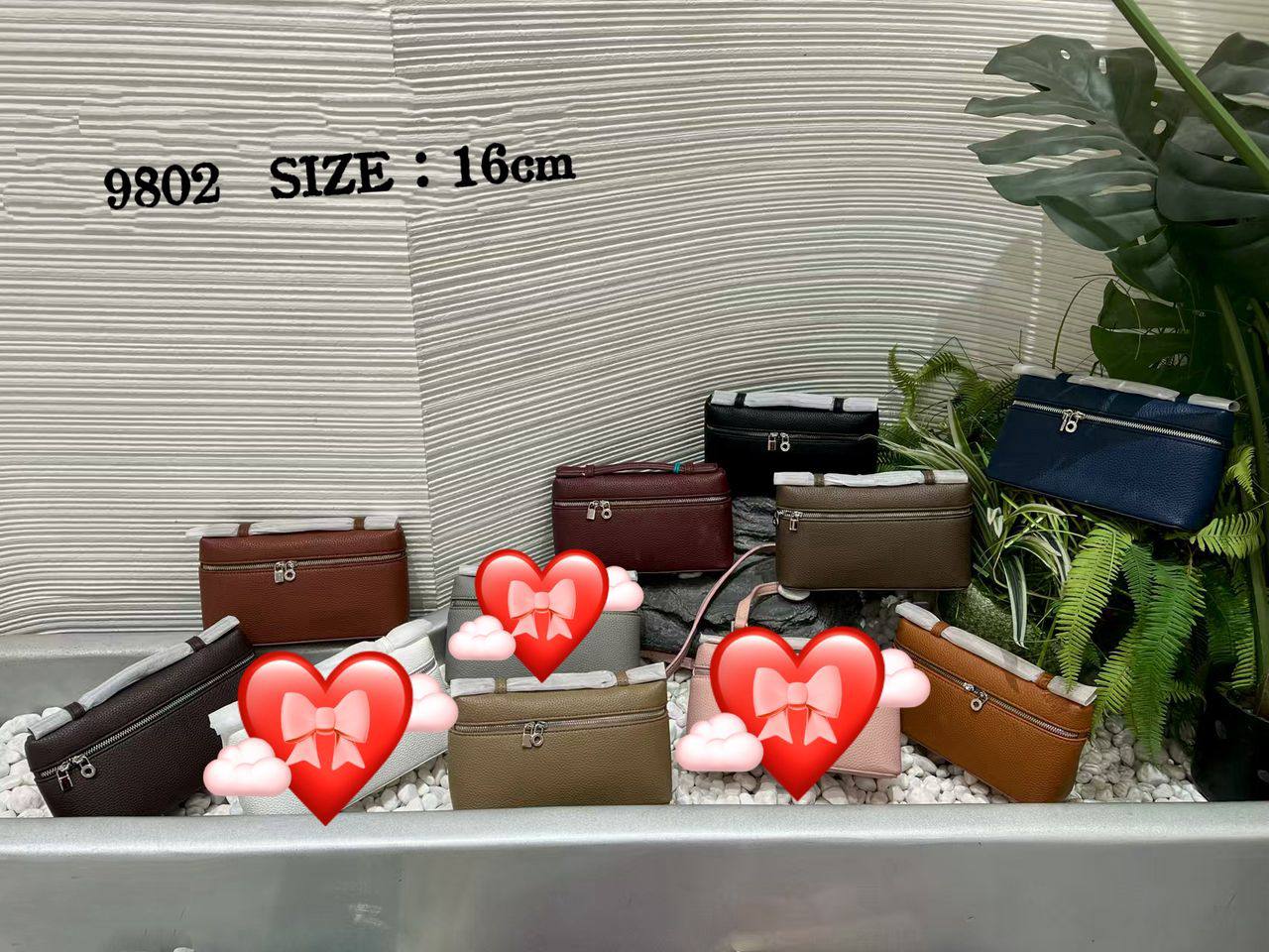 Loro Piana
85 dhs❣️
SIZE：16cm
With the box
🎁🎁🎁

Zain35
♥️♥️♥️