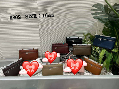 Loro Piana
85 dhs❣️
SIZE：16cm
With the box
🎁🎁🎁

Zain35
♥️♥️♥️