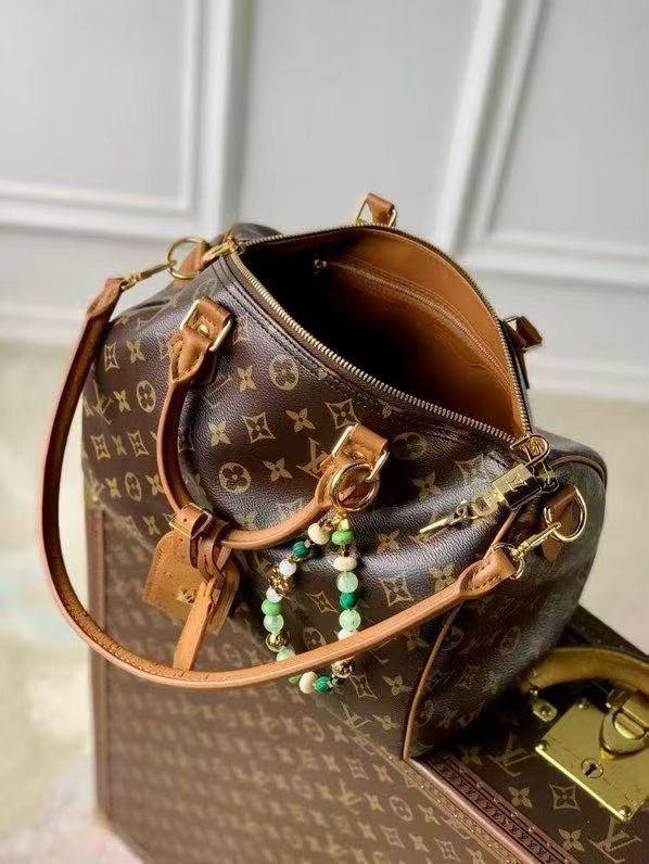 LV
SPEEDY

SIZE 30 cm

For Price 👇 WhatsApp✅
0568585901 
0507557372
0552275751 Owner Zain 👌


Zain274
♥️♥️♥️