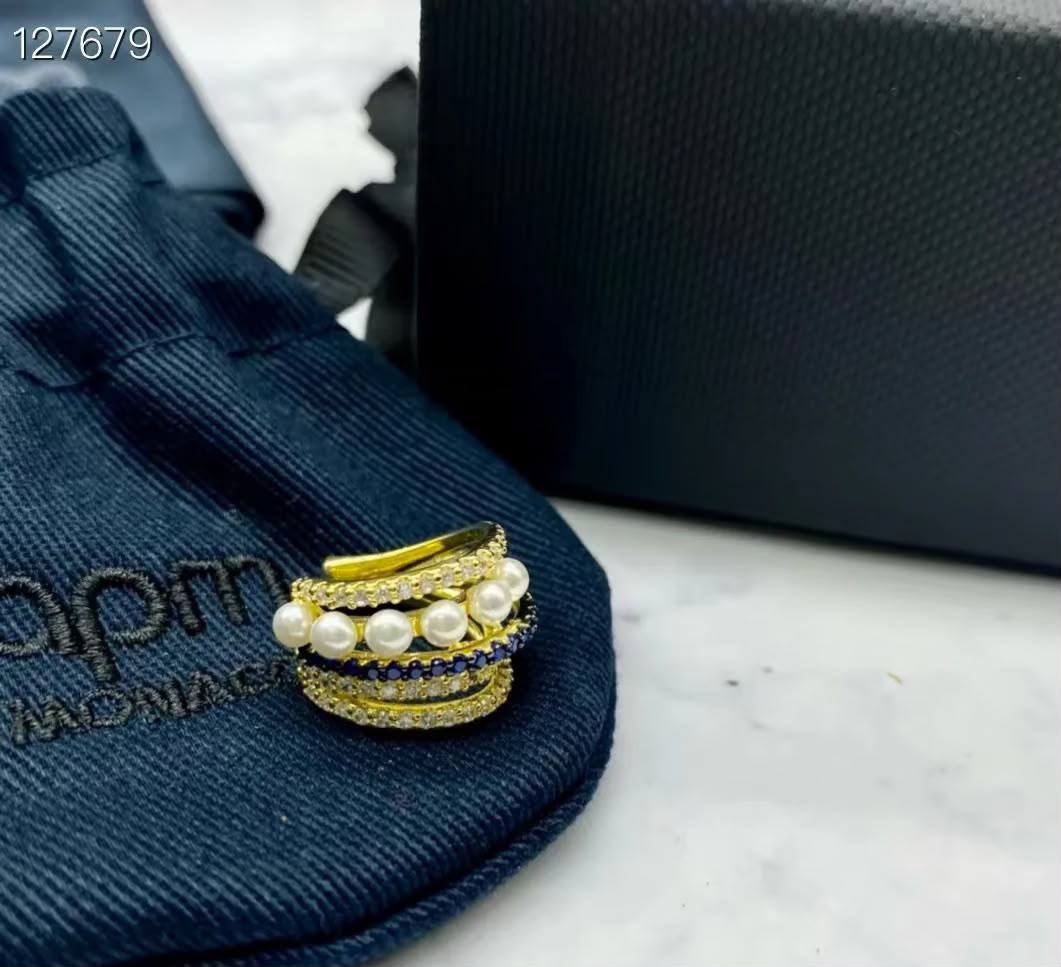 Apm 😍*
Earring 🦋
Master quality 💯
With normal boxes 🗃️ 
65 dhs🇦🇪🇦🇪

With master box 📦 
80 dhs🇦🇪🇦🇪

Zain216
♥️♥️♥️