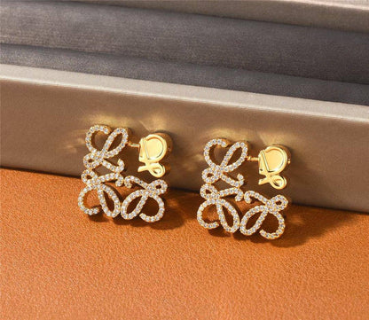 Loewe🦋*
Earring❣️
Master quality 💯
With normal boxes 📦 
50 dhs🪙💕
With master box 🗃️ 
65 dhs🪙💕

Zain216
♥️♥️♥️