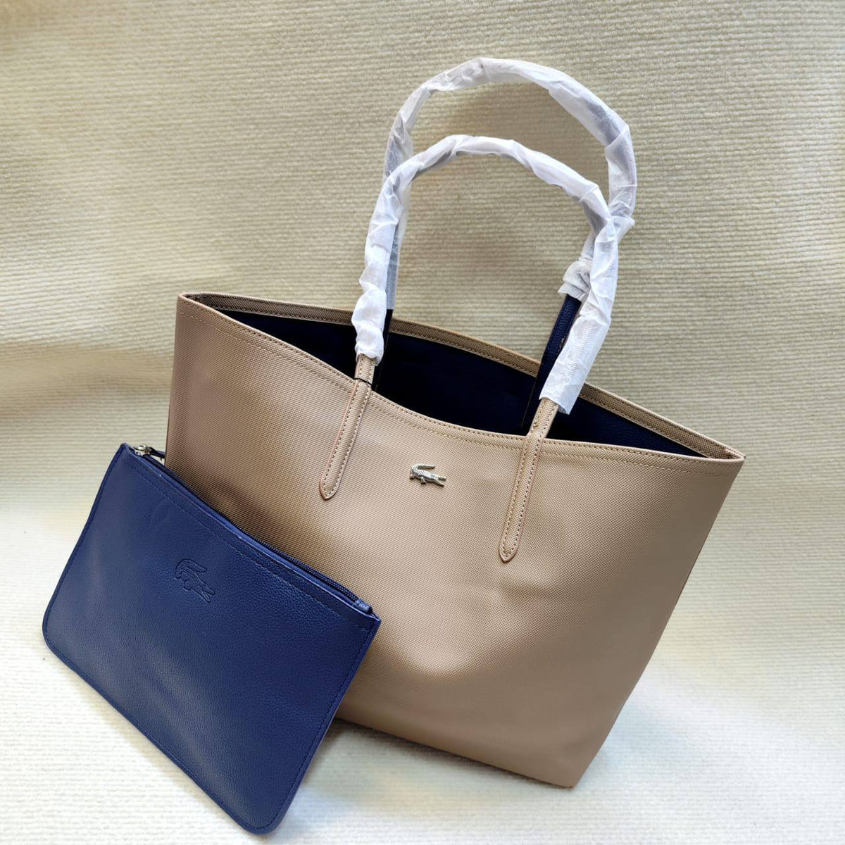 Lacoste


High quality
43cm
80 dhs🇦🇪🇦🇪

Zain26
♥️♥️♥️