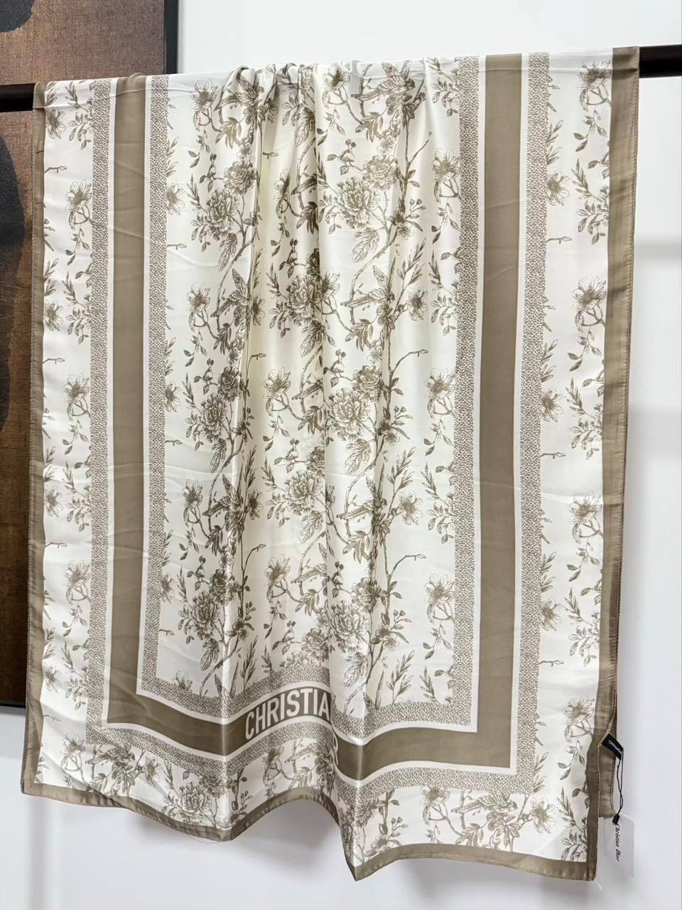 Silk scarf
40 dhs❣️

Zain60
❣️❣️❣️