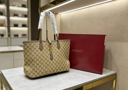 Gucci 
110 dhs🇦🇪🇦🇪
With box

Zain07
♥️♥️♥️