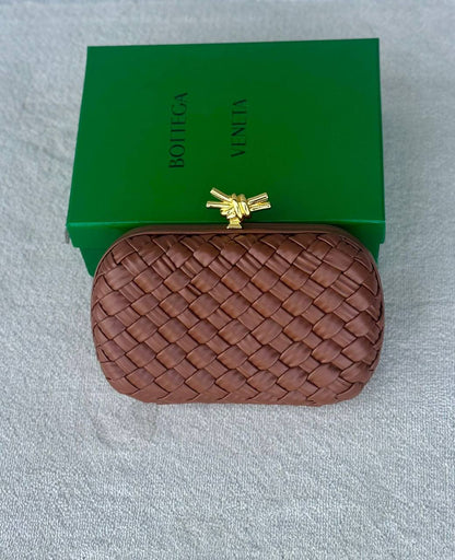 BOTTEGA
110 dhs🪙

With box
🎁🎁🎁

Zain90