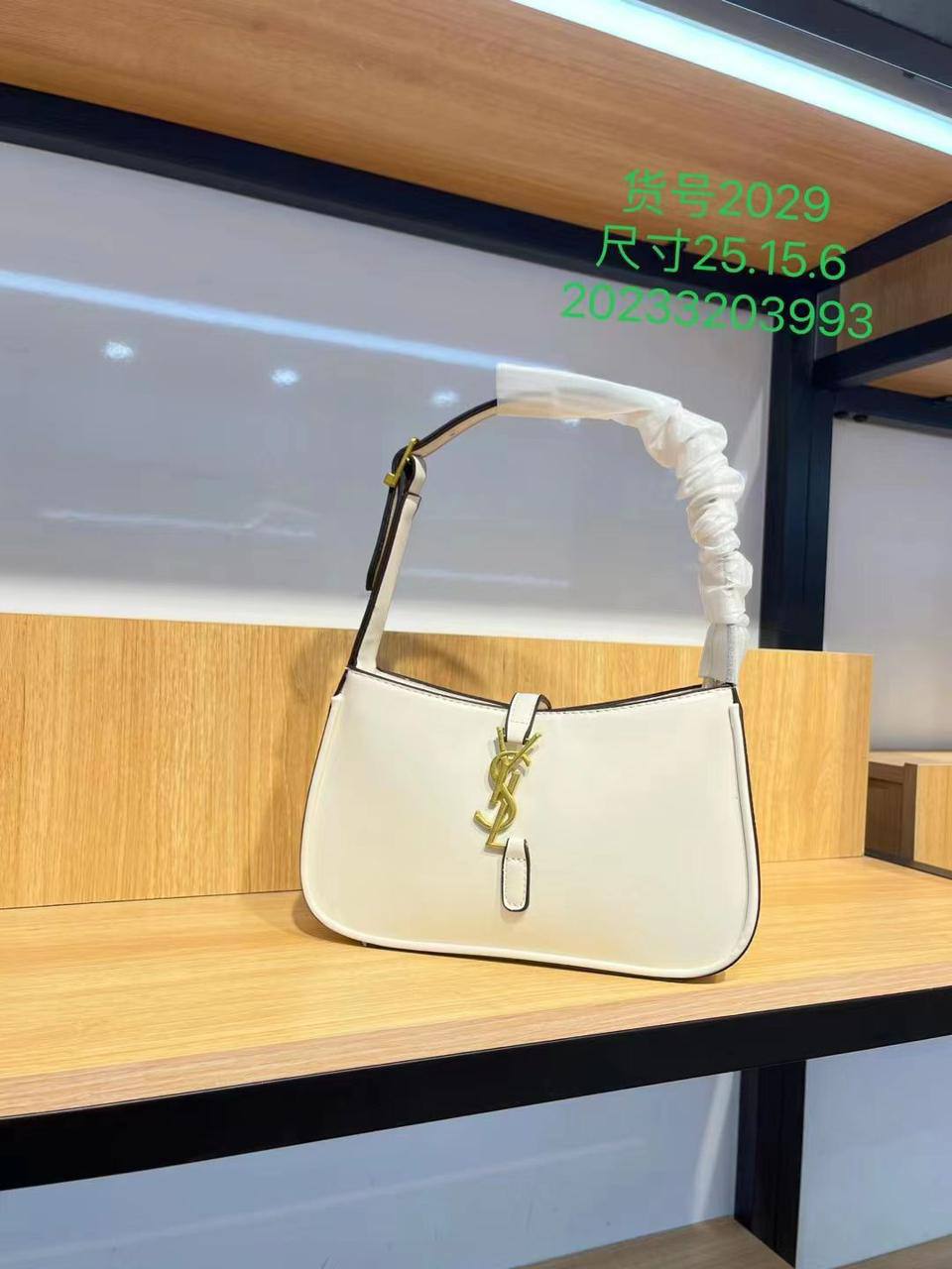 YSL

75 dhs🪙🌺

With box
🎁🎁🎁

25 cm 💐💐

Zain219
♥️♥️♥️