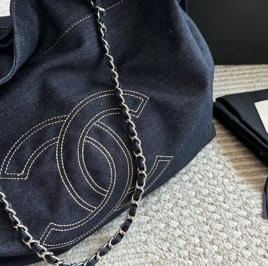 CHANEL 
COPY ONE NEW CAME 
170 dhs🪙💕

Zain39
♥️♥️♥️