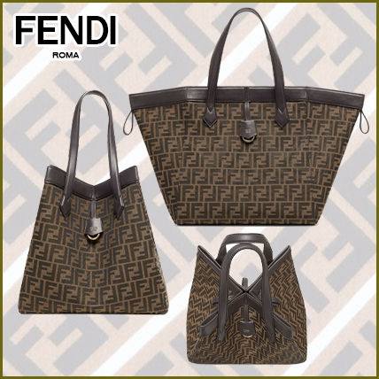 Fendi 
100 dhs✅
size 32（49)×15×33cm

Zain213
♥️♥️♥️