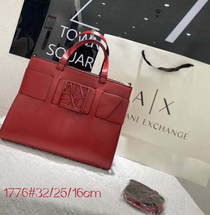 Armani Exchange
GOOD QUALITY 
130 dhs🪙🌨️

Zain200
♥️♥️♥️