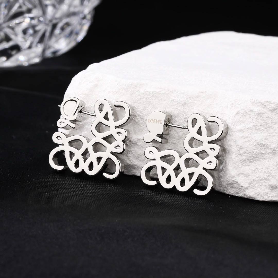 *LOEWE❤️‍🔥*
Earring 🦋
Master quality 💯
With normal boxes 🗃️ 
55 dhs🇦🇪🇦🇪🇦🇪


With master box 📦 
70 dhs🇦🇪🇦🇪🇦🇪


Zain216
♥️♥️♥️