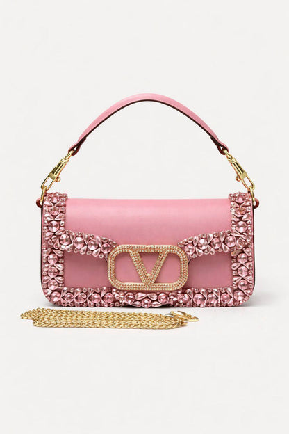 VALENTINO
 COPY ONE NEW CAME 

WITH BOX 
🎁🎁🎁

190 dhs❣️
Size:25cm

Zain39
♥️♥️♥️