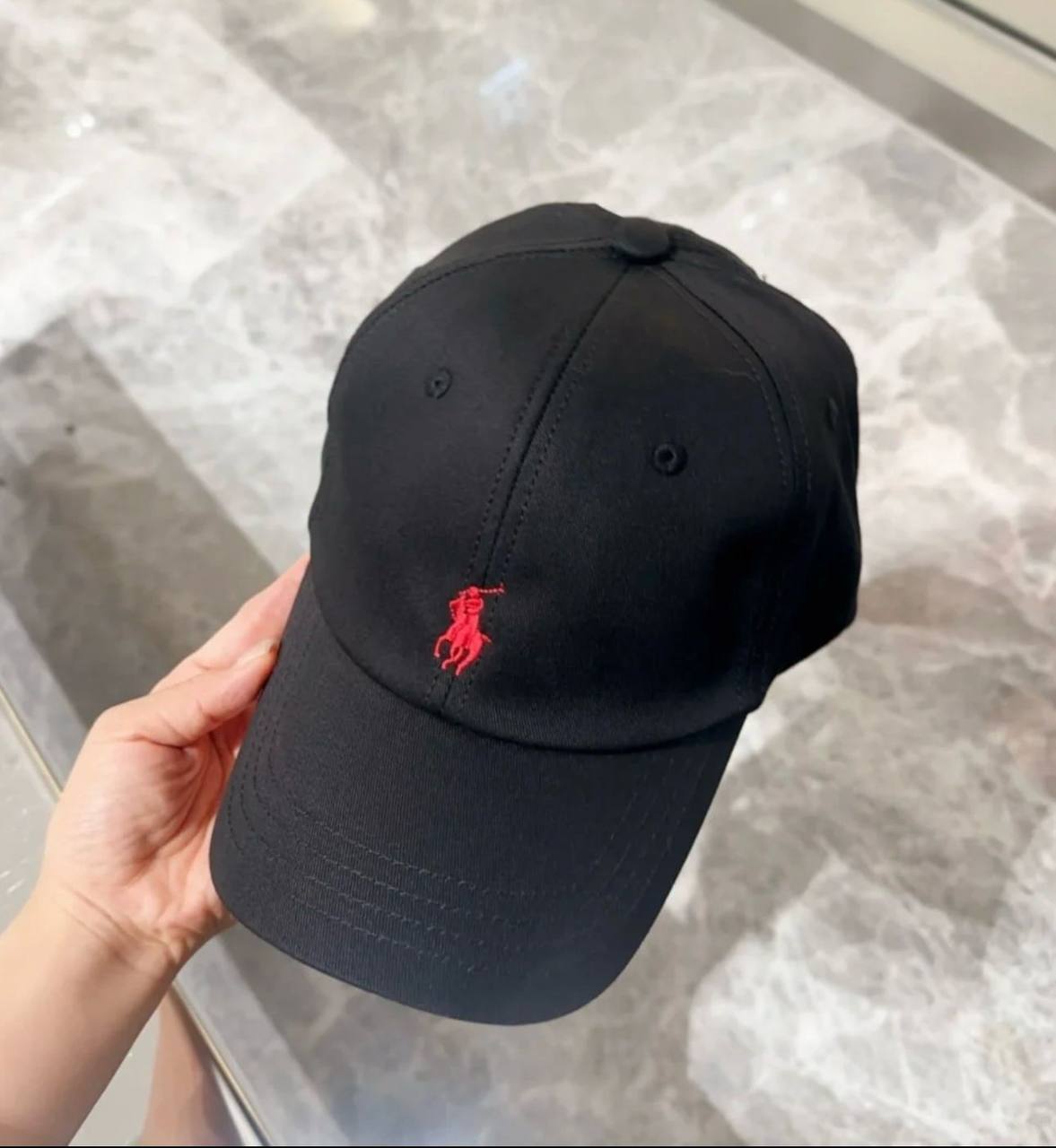 Polo Master Cap
90 dhs✅

Zain33
♥️♥️♥️