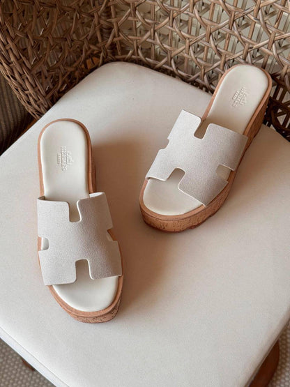 🩶 HERMES 🩶
✨ New Collection
👠 36–41
💎 Premium Quality
🔥 Super Master
450 dhs✅

Zain198
♥️♥️♥️