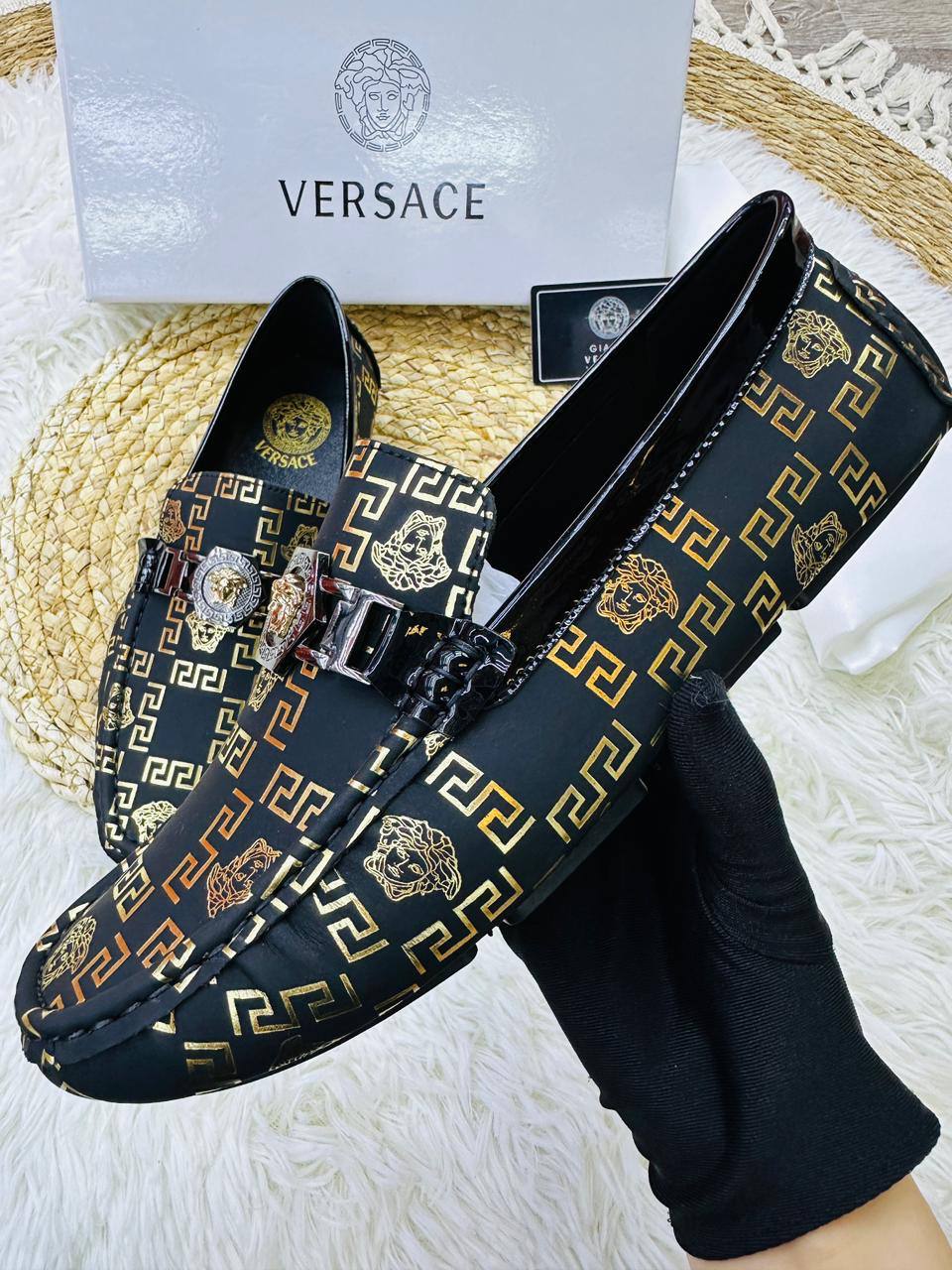 Hermes - Armani - Gucci - Fendi
High quality 
size 40-46 
250 dhs🪙🖤

Zain132
♥️♥️♥️