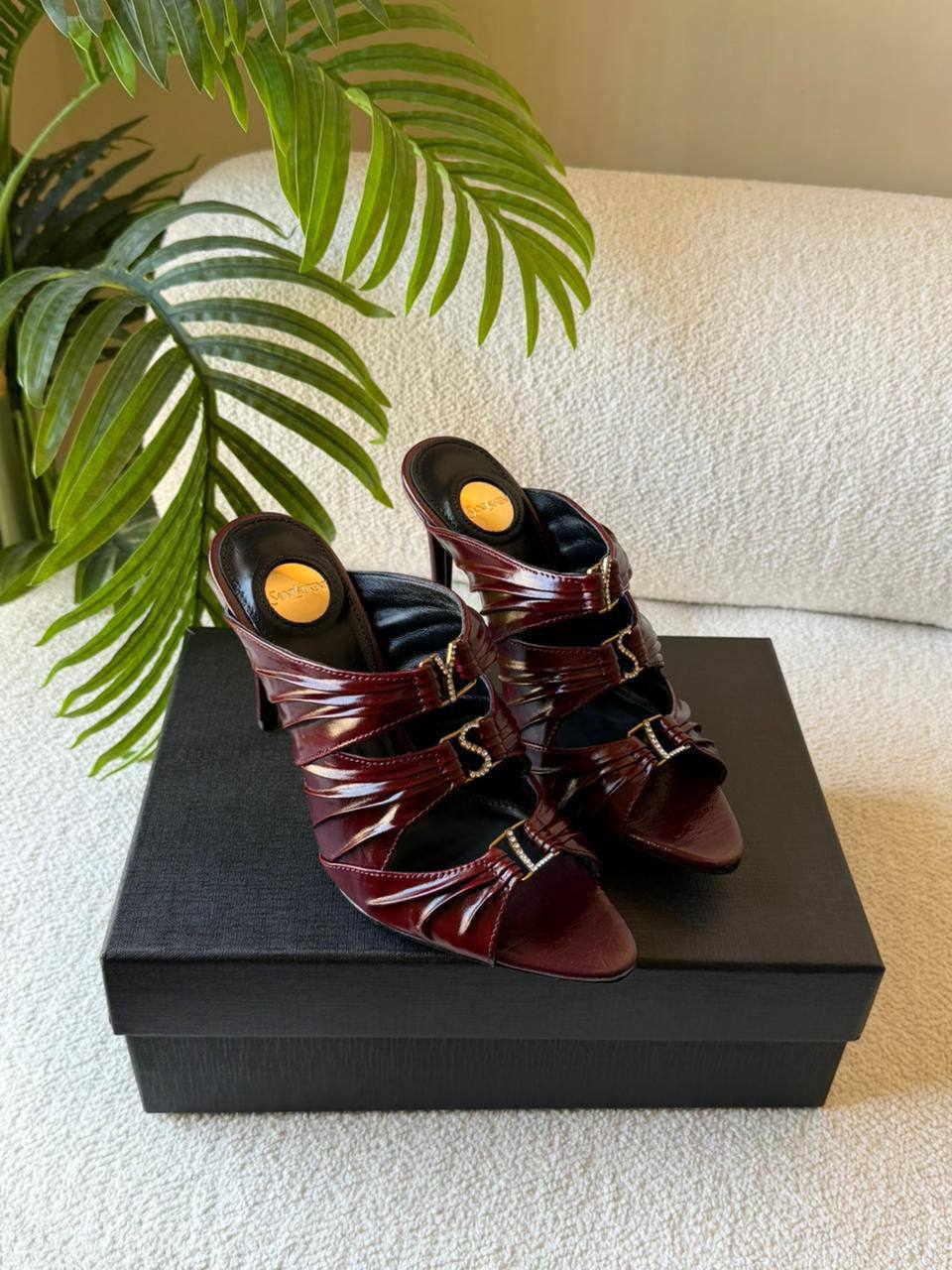 YSL
SuperMaster Quality 💯
450 dhs✅
Size: 36-41💥

Zain171
♥️♥️♥️