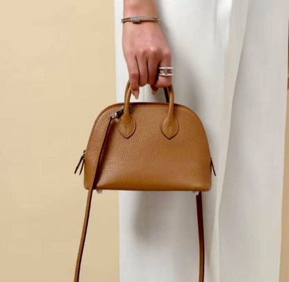 Hermes
90 dhs🌺

With box🎁🎁🎁

23 cm

Zain219
♥️♥️♥️