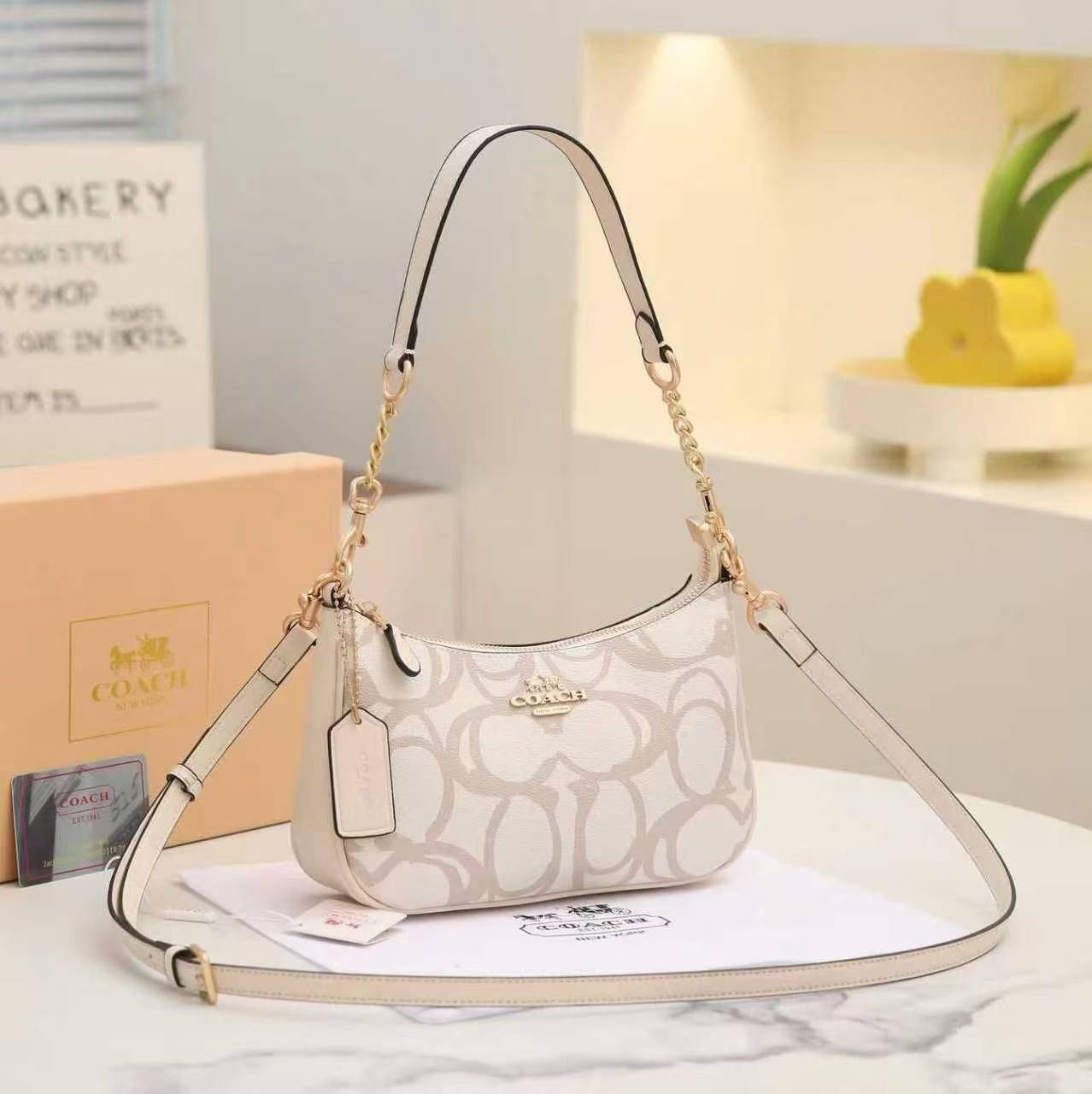 COACH 
🍓  New in stock
22.5cm
95 dhs❤️ 

with Box
🎁🎁🎁

Zain44
♥️♥️♥️