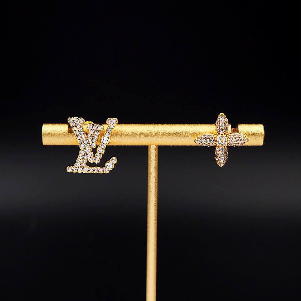 LV Earrings 💎
Master quality 

*55* AED normal box 📦

Zain48
♥️♥️♥️