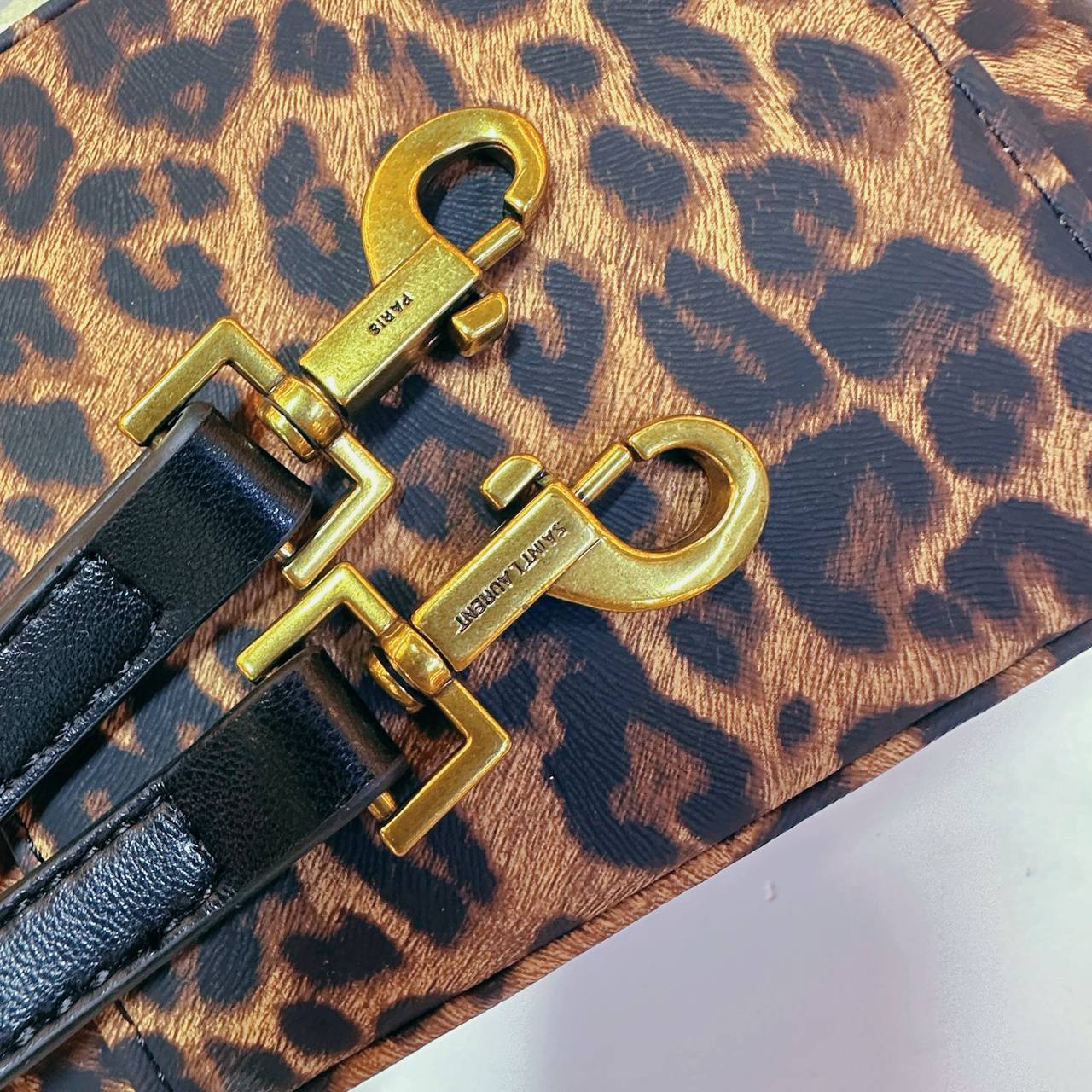 YSL 
COPY ONE 

WITH BOX 🎁🎁🎁

130 dhs✅

Zain39
♥️♥️♥️