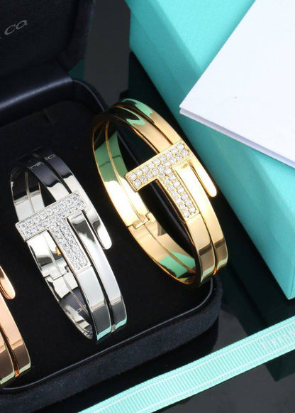 Tiffany ❤️‍🔥*
Bangle ✨
Ring 💍 available size 👇
6,7,8,9
Master quality 💯
With normal boxes 🗃️ 
110 dhs🇦🇪
With master box 📦 
135 dhs🇦🇪

Zain216
♥️♥️♥️