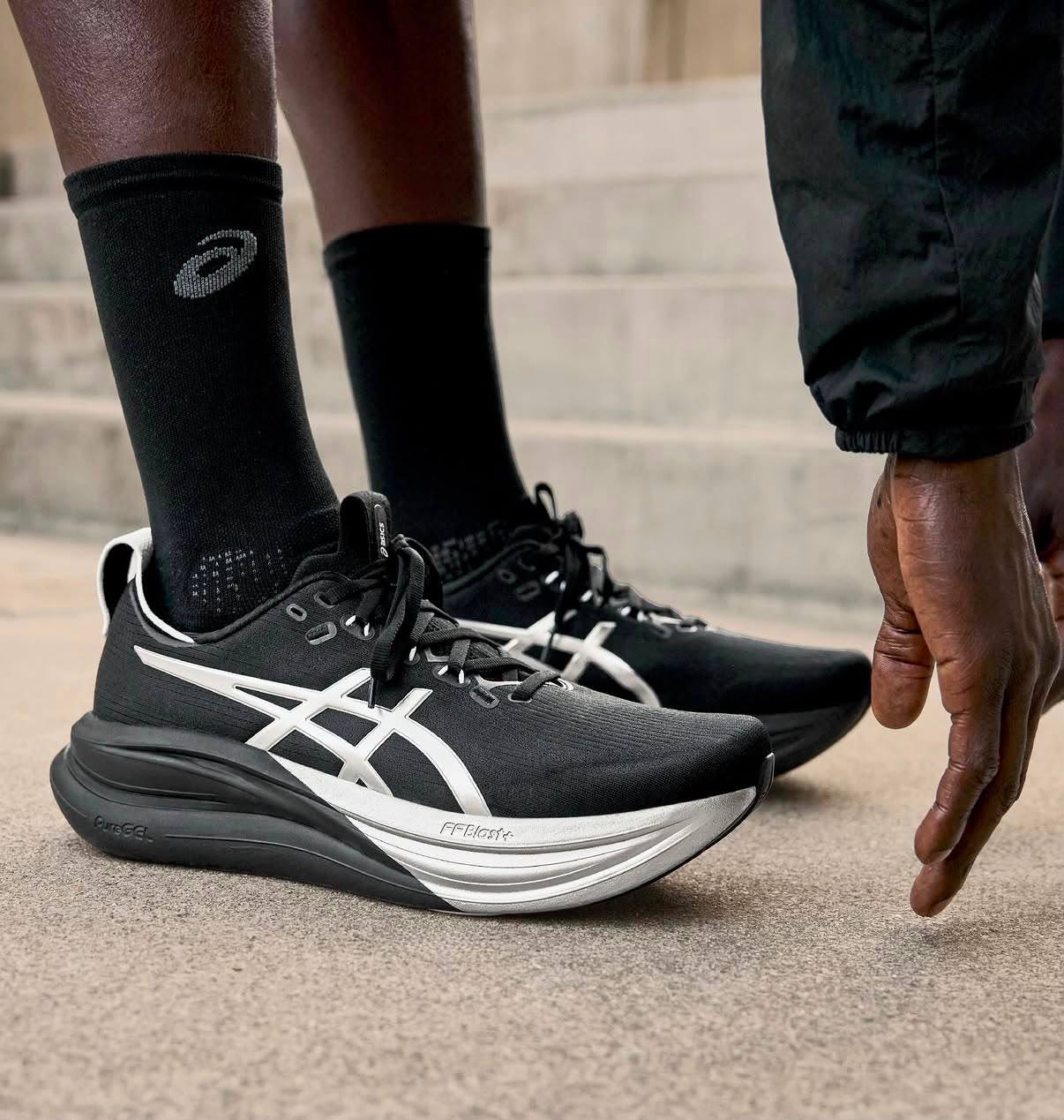 ASICS Gel-Nimbus 28
Platinum Black ，
Size 36-45 ，
240 dhs✅

Zain18
♥️♥️♥️