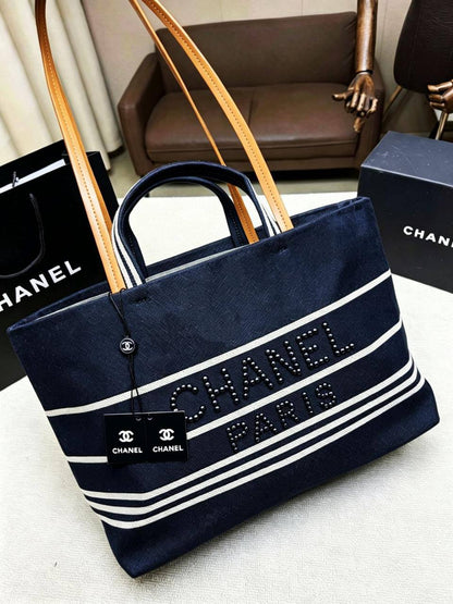 CHANEL 
COPY ONE 
210 dhs✅

Zain17
♥️♥️♥️
