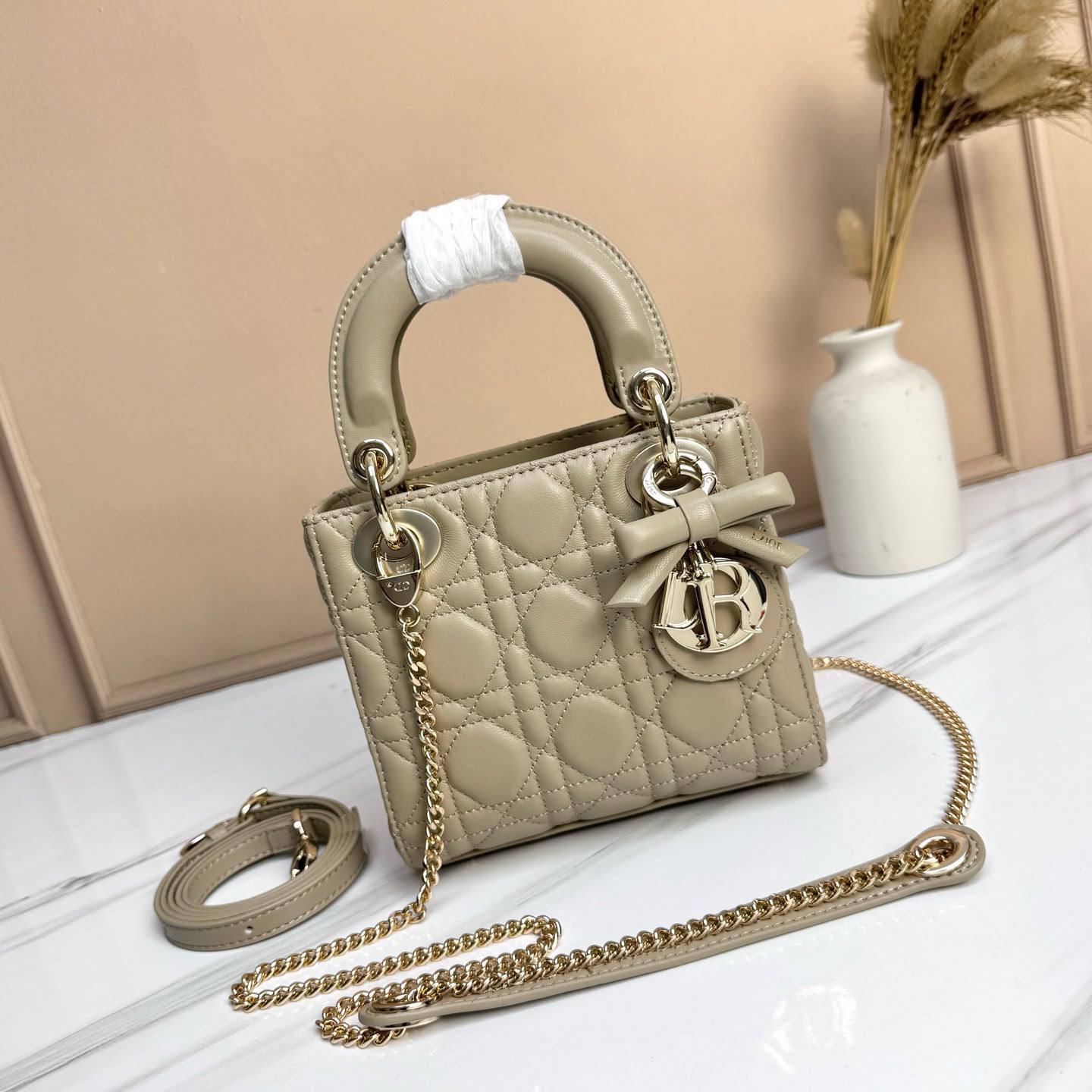 Dior💕🫶🏼
Master🌺🌺
310 dhs✅
17cm🫶🏼🫶🏼 

Zain297
♥️♥️♥️