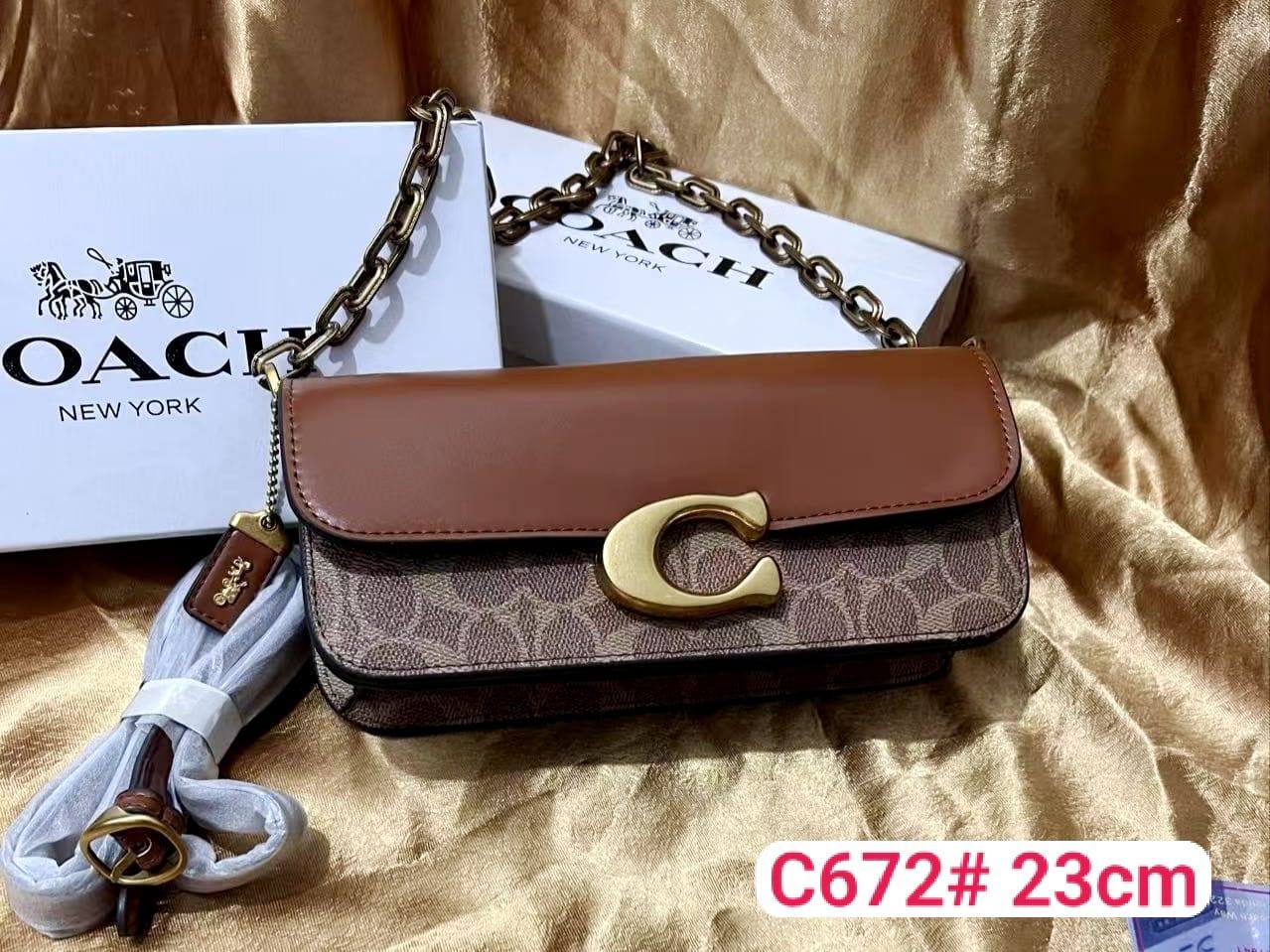 Coach
100 dhs✅
with box
C3100#  22cm
C672#    23cm

Zain26
♥️♥️♥️