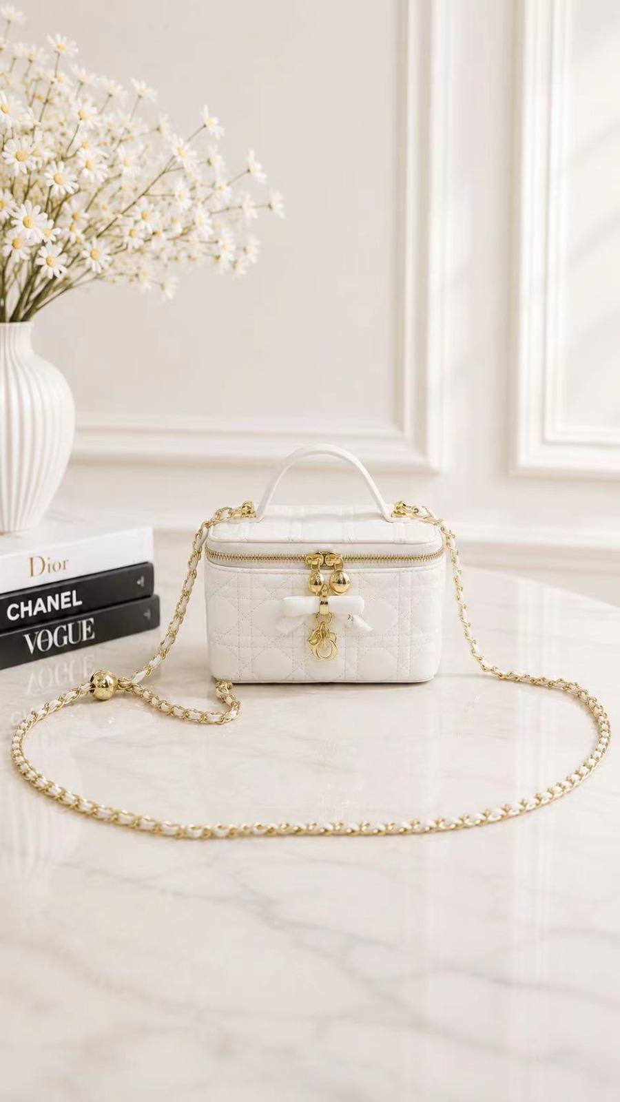 DIOR

best quality 
with box
110 dhs🇦🇪🇦🇪

Zain290
♥️♥️♥️