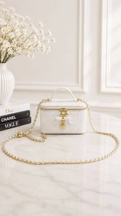 DIOR

best quality 
with box
110 dhs🇦🇪🇦🇪

Zain290
♥️♥️♥️