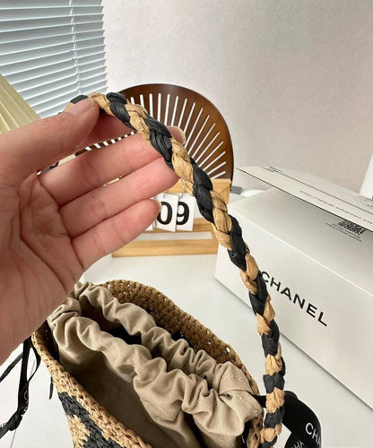 Chanel
85 dhs✅
Size 14*19

Zain07
♥️♥️♥️