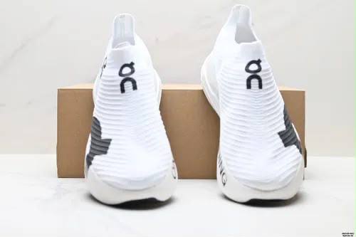 On Cloudboom strike white ⚪️
NEW ARRIVALS 🤩
40-45 AVAILABLE 😇
190 dhs🇦🇪🇦🇪

Zain242
♥️♥️♥️