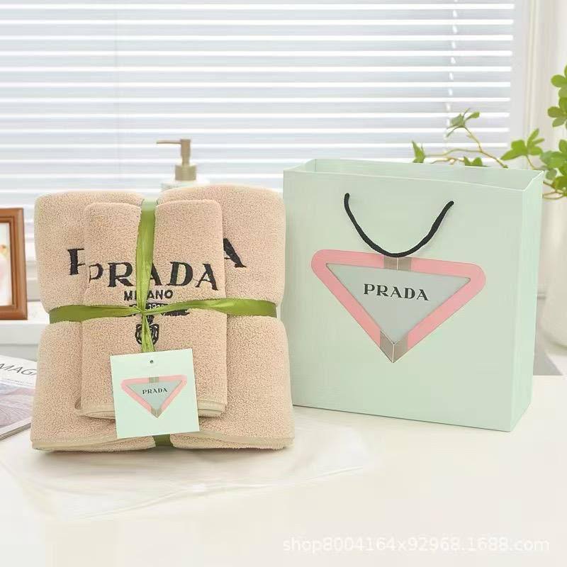 Towel one set
 with paper bag 
45 dhs💓

Zain295
♥️♥️♥️