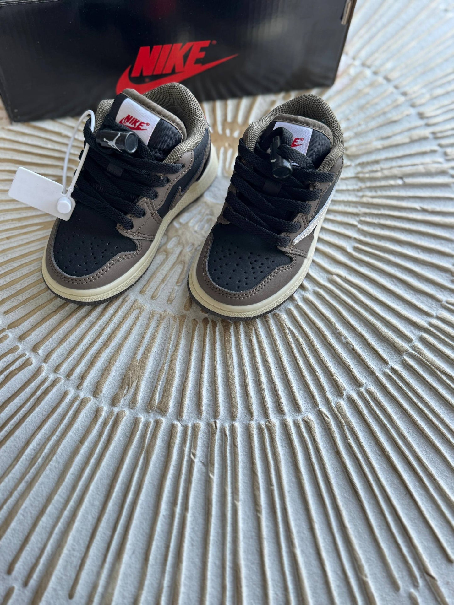 Brand:NIKE
 Super master quality 😍
Size:24To37
240 dhs❣️

Zain261
♥️♥️♥️