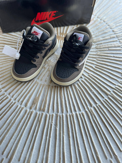 Brand:NIKE
 Super master quality 😍
Size:24To37
240 dhs❣️

Zain261
♥️♥️♥️