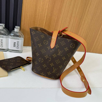 LV
25*18*13cm
70 dhs❣️

Zain17
♥️♥️♥️