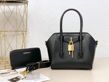 Givenchy
GOOD QUALITY 
110 dhs🇦🇪🇦🇪
SIZE 23CM

Zain200
♥️♥️