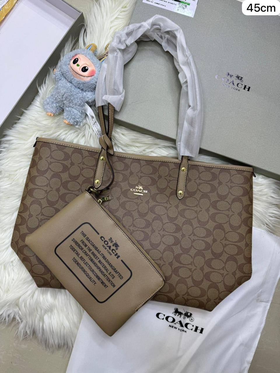 💞 Coach 2 in 1  2️⃣-sided
1️⃣ First quality＋🎁

Big Size : 45 * 30 cm

95 dhs🇦🇪

with box 🎁

Zain115
♥️♥️♥️
