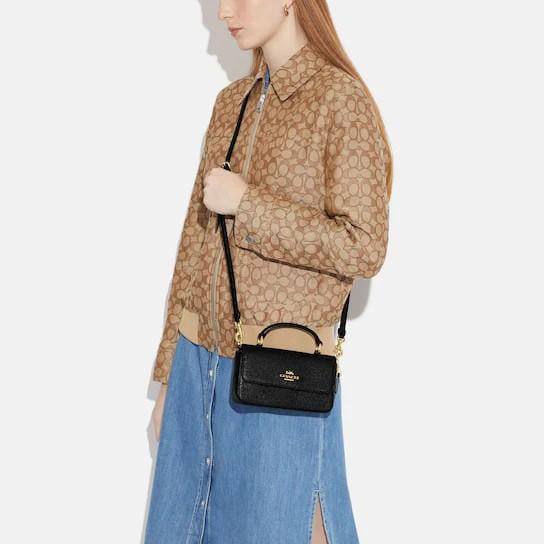 Coach 

85 dhs✅

with box
🎁🎁🎁

size 20×6×12cm

Zain42
♥️♥️♥️