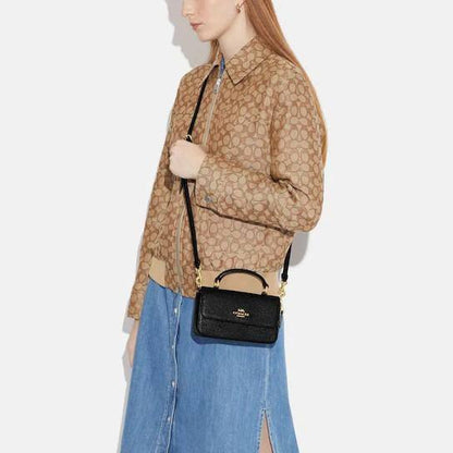 Coach 

85 dhs✅

with box
🎁🎁🎁

size 20×6×12cm

Zain42
♥️♥️♥️