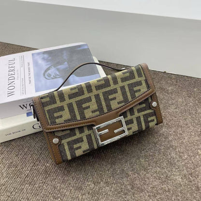 Fendi

22*12*7cm
70 dhs🇦🇪🇦🇪🇦🇪

Zain17
♥️♥️♥️