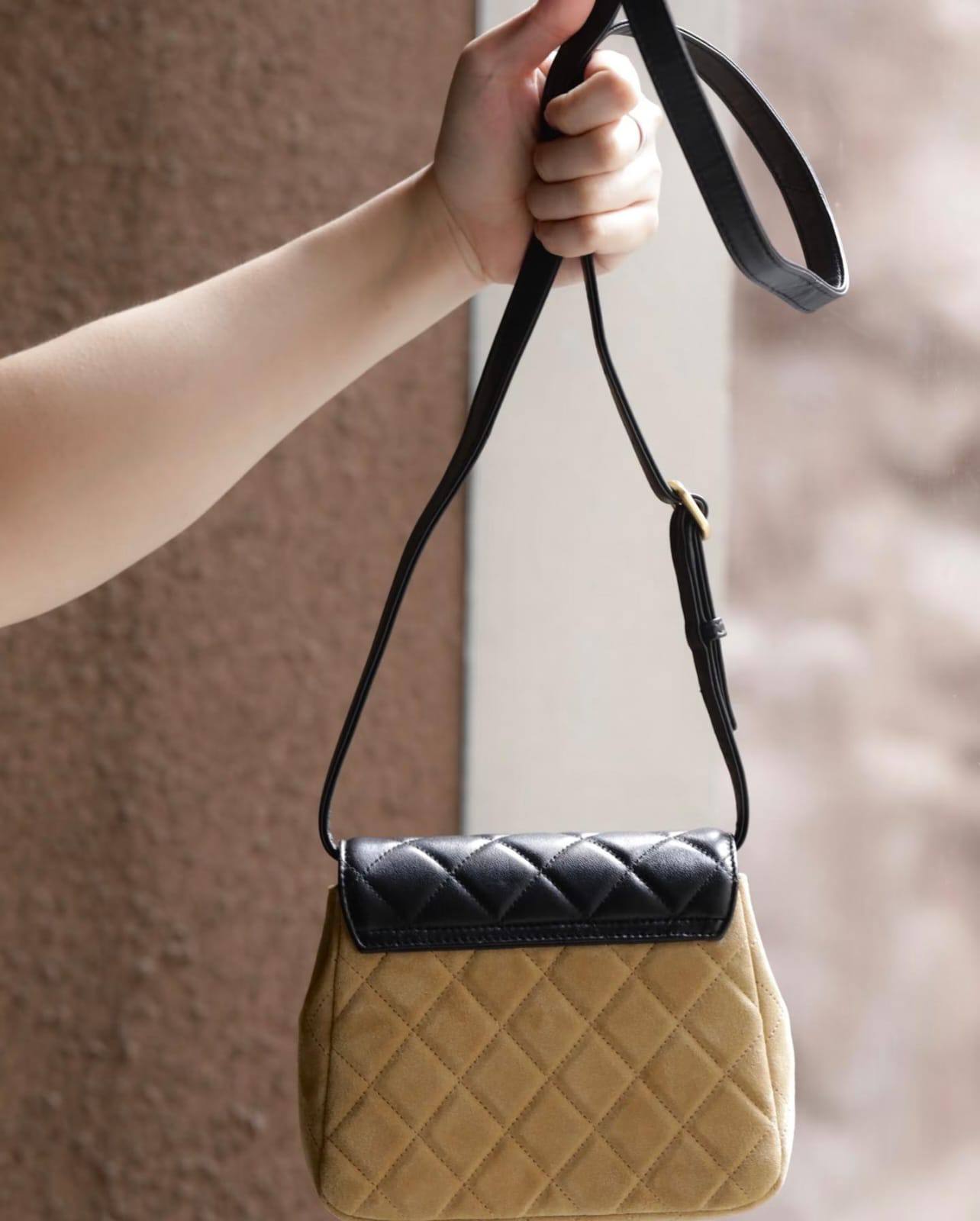 Chanel
110 dhs✅
with box
Size:18.5/7/18

Zain07
❣️❣️❣️