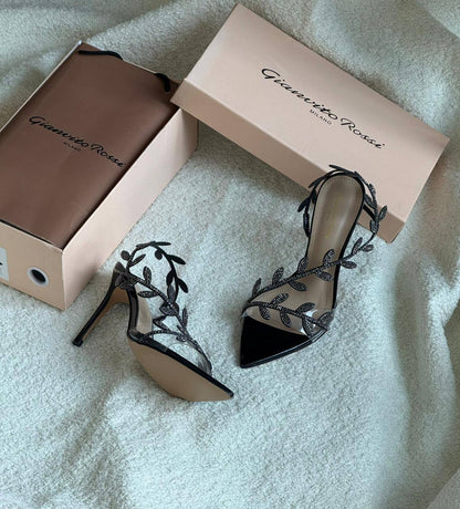 New. Rossi  heel 

   Size  .  36.  to 41

120 dhs🪙💚

Zain80
♥️♥️♥️