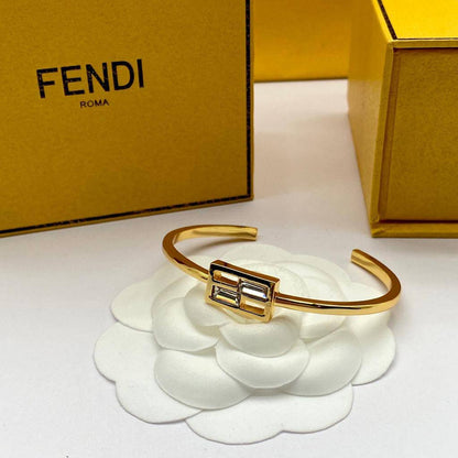 FENDI BANGLE
MASTER💫✨
60 dhs🇦🇪🇦🇪

WITH BOX AND PAPER BAG🛍️🎁

Zain89
♥️♥️♥️