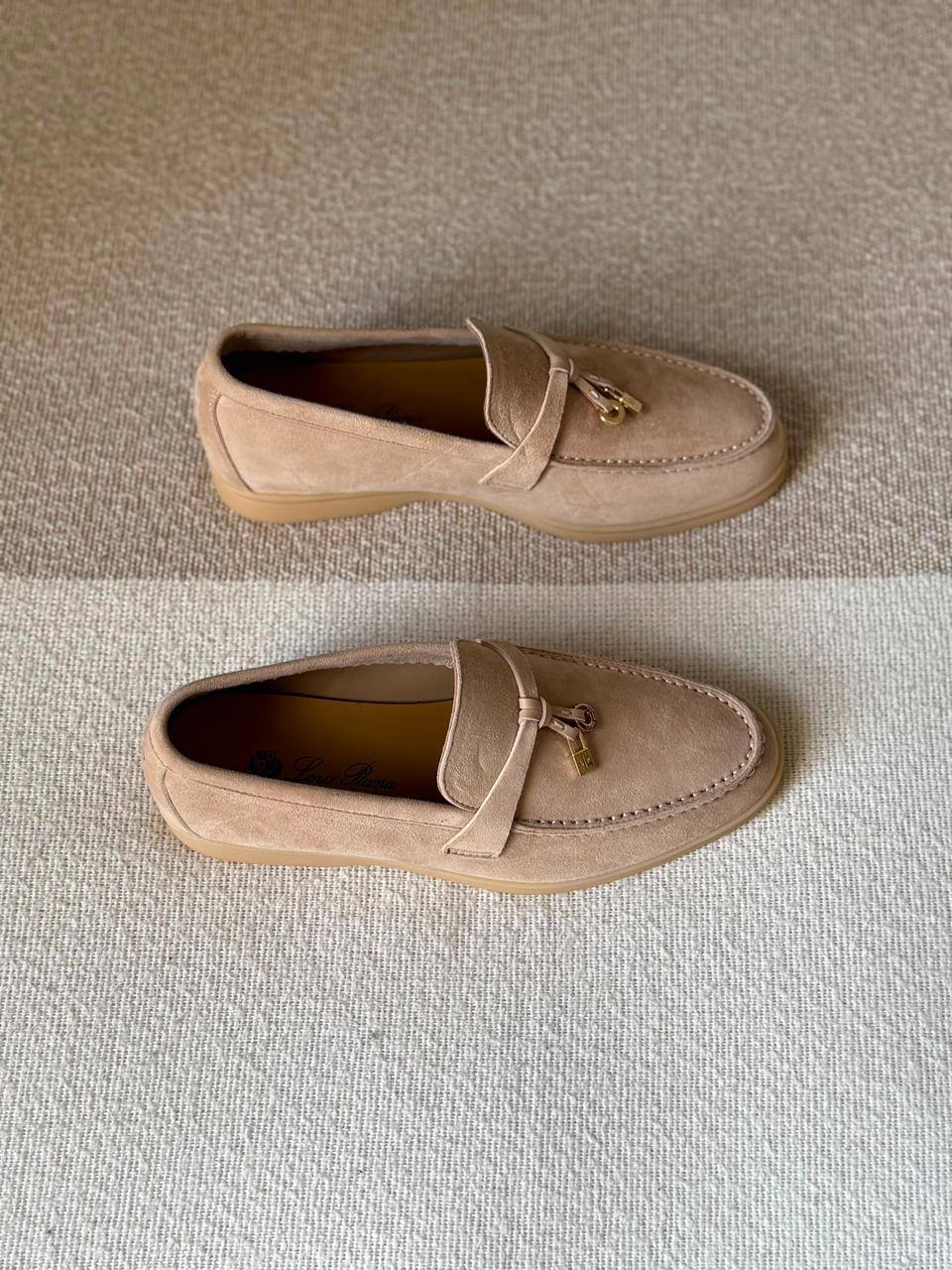 Loro Piana
Size 36 to 41
450 dhs✅

Zain288
♥️♥️♥️