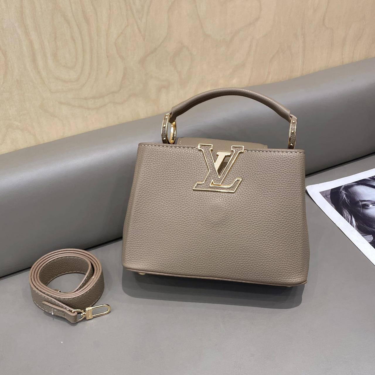 LV
110 dhs✅
Size27cm

Zain161
♥️♥️♥️