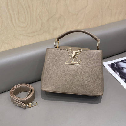 LV
110 dhs✅
Size27cm

Zain161
♥️♥️♥️